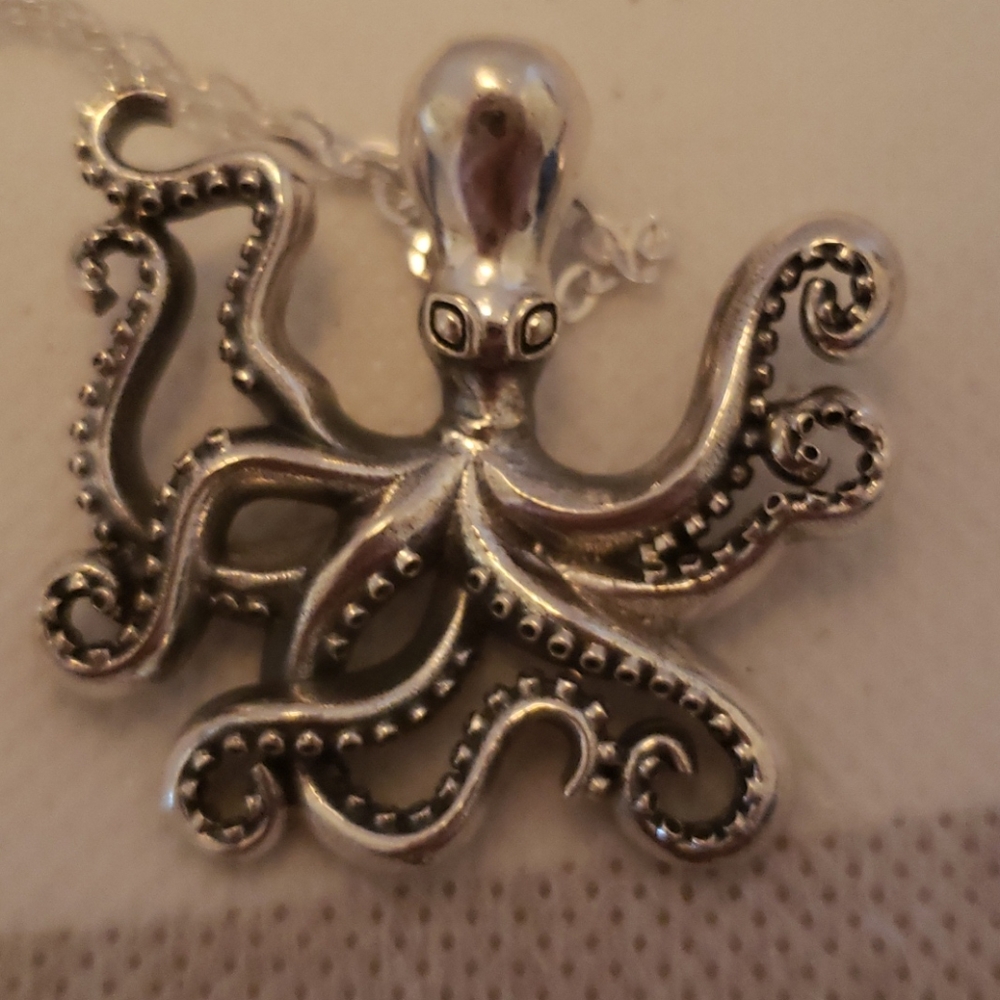 Cool octopus sterling pendant on sterling chain - Picture 5 of 5